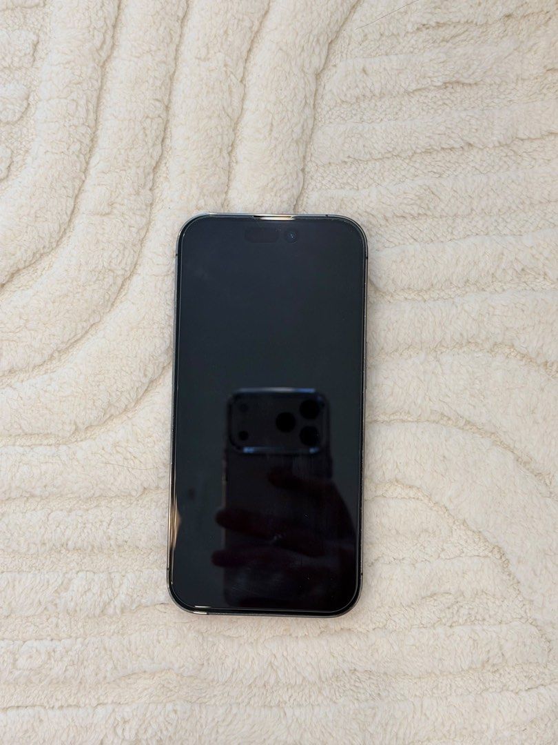 Iphone 14 pro (Category: iPhone 14 Series) located in Cavite. Submitted by biaaashhh (Listing ID 1469609413, Image 3). Description: ✨ Lady - owned ✨ Bought : November 2024 ✨ Minimal Scratchen on the camera lens, but does not affect camera quality ✨Always used with case, not sure how it got scratched 😅 ✨ with original box & pin ✨with lightning charger ✨ free cases included ✨ Battery Health: 74 % ✨ No repair history NOTE: Price is still negotiable