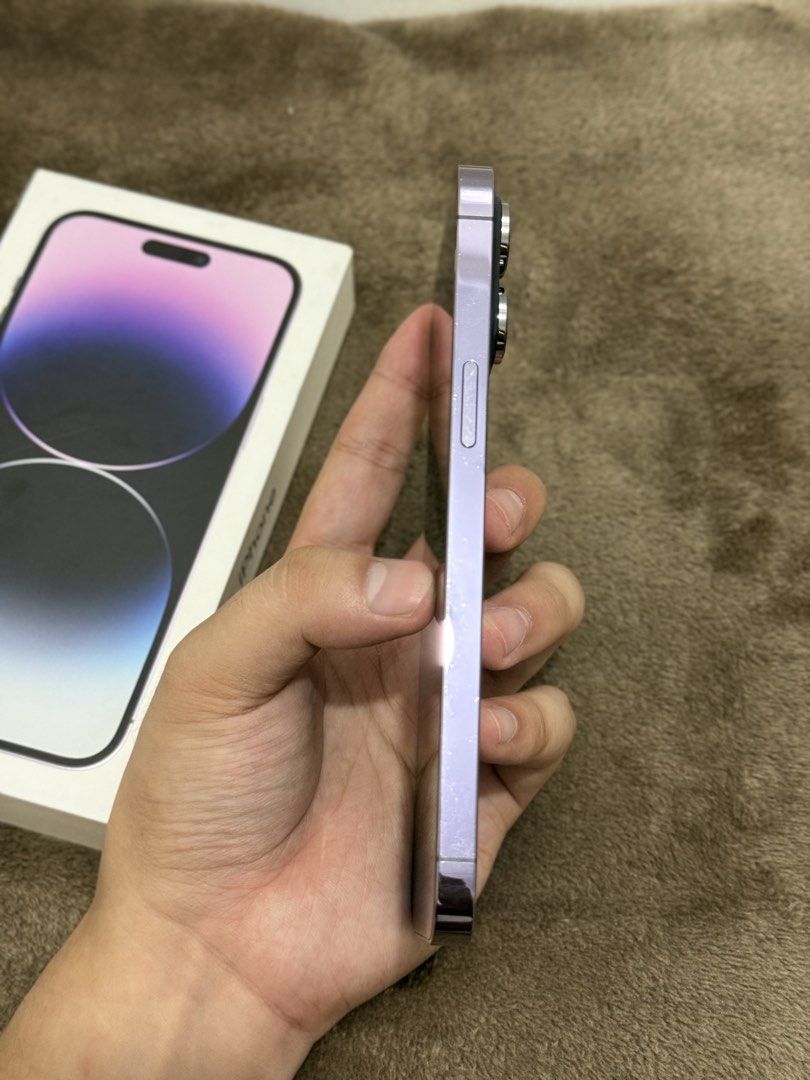 iPhone 14 Pro Max 128GB (Category: iPhone 14 Series) located in Mandaluyong City. Submitted by clyfford (Listing ID 1469709247, Image 3). Description: 📱 iPhone 14 Pro Max 128GB Unit Details: * No dents or chips * No history of repairs * No known issues * 128GB storage * 76% Battery Health * Inclusions: Original box, Silicon Case and charging cable only * Some signs of usage 📍 Meetup Location: Mandaluyong / Sta. Mesa, Manila 📩 Message me for in