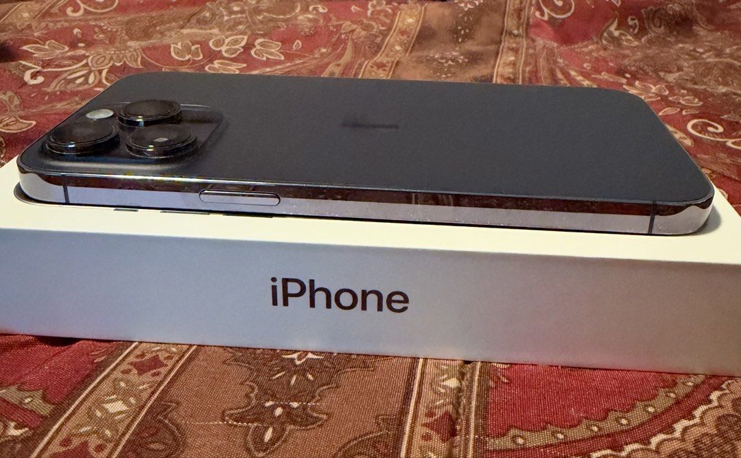 Iphone 14 promax (Category: iPhone 14 Series) located in Manila. Submitted by ranma060302 (Listing ID 1469609152, Image 2). Description: 256 gb purple with box.