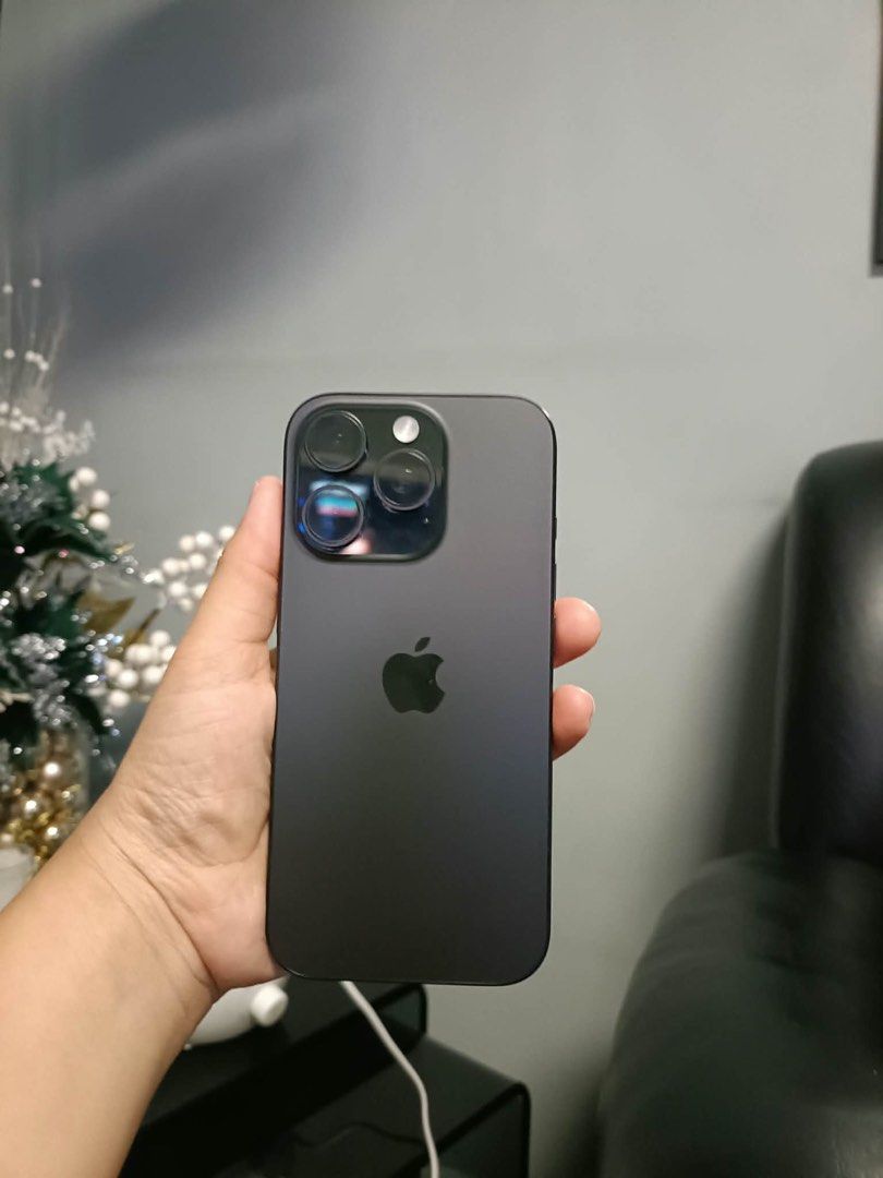 Iphone 16 pro 256gb (Category: iPhone 16 Series) located in Manila. Submitted by cnlim.45 (Listing ID 1469636194, Image 2). Description: For Sale: iphone 16 pro 256gb See photos for details! No dents or scratches No issue No history of repair With box and cord ❣️45,xxx nego if sure buyer 📍Manila.