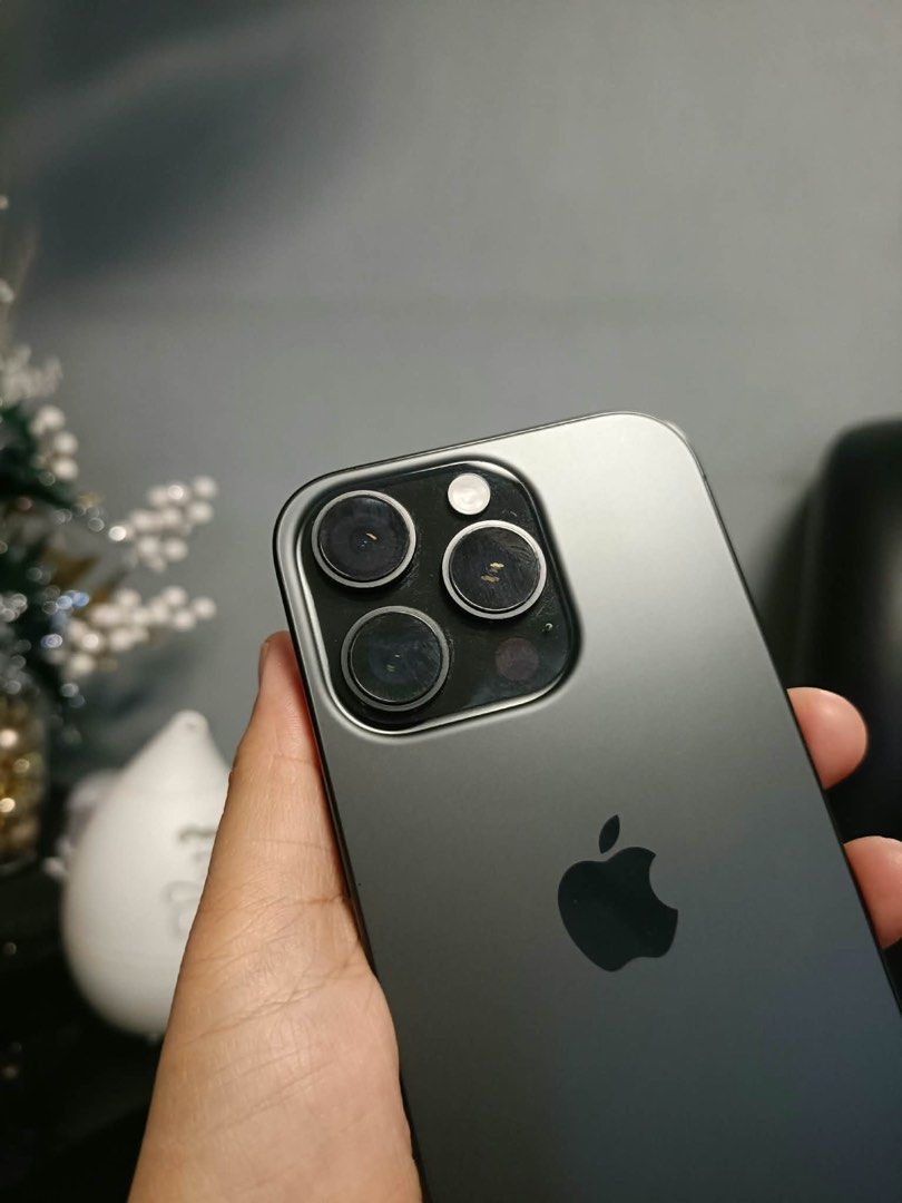 Iphone 16 pro 256gb (Category: iPhone 16 Series) located in Manila. Submitted by cnlim.45 (Listing ID 1469636194, Image 3). Description: For Sale: iphone 16 pro 256gb See photos for details! No dents or scratches No issue No history of repair With box and cord ❣️45,xxx nego if sure buyer 📍Manila.