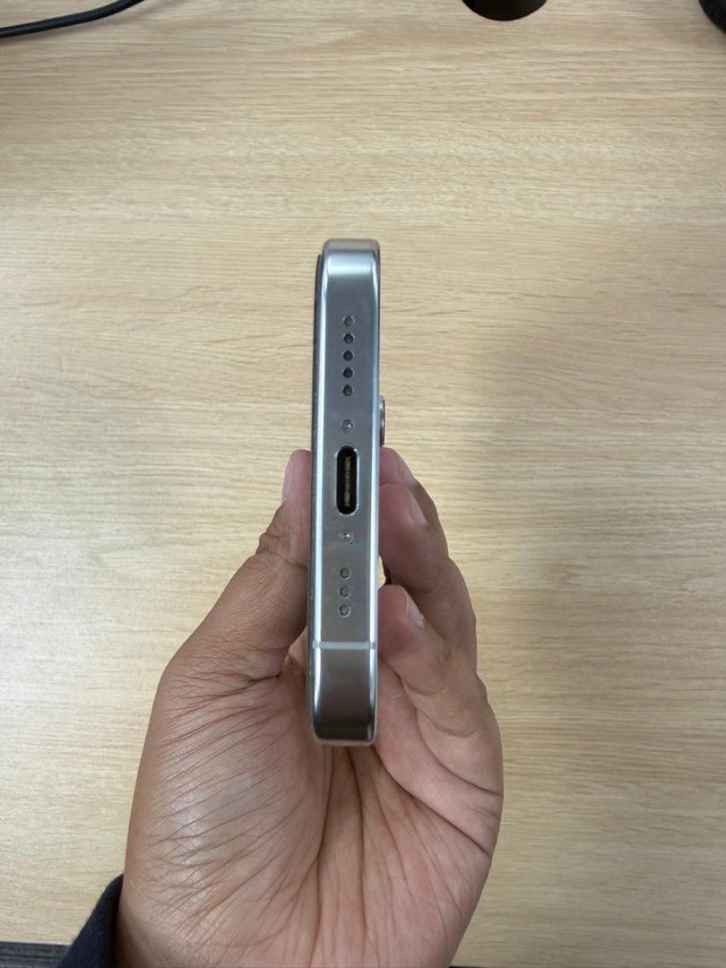 IPHONE 16 PRO - WHITE TITANIUM (Category: iPhone 16 Series) located in Bacoor. Submitted by qwertyuiop019 (Listing ID 1469650296, Image 2). Description: SELLING IPHONE 16 PRO - WHITE TITANIUM Storage: 128gb Color: White Titanium.