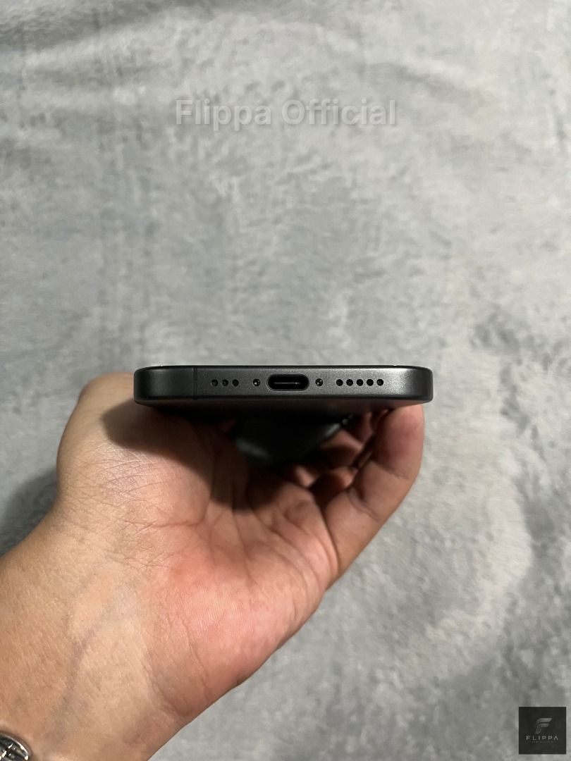 iPhone 17 256gb Black (Category: iPhone 17 Series) located in Caloocan City. Submitted by cheesypipino (Listing ID 1469590611, Image 3). Description: Under Warranty till Dec 2026 No sim restriction Battery Health: 92% Cycle Count: 390+ Issue: Minimal Casemarks and Dent Inclusions: Unit, Case, Original Box, Receipt and Installed Tempered Glass .