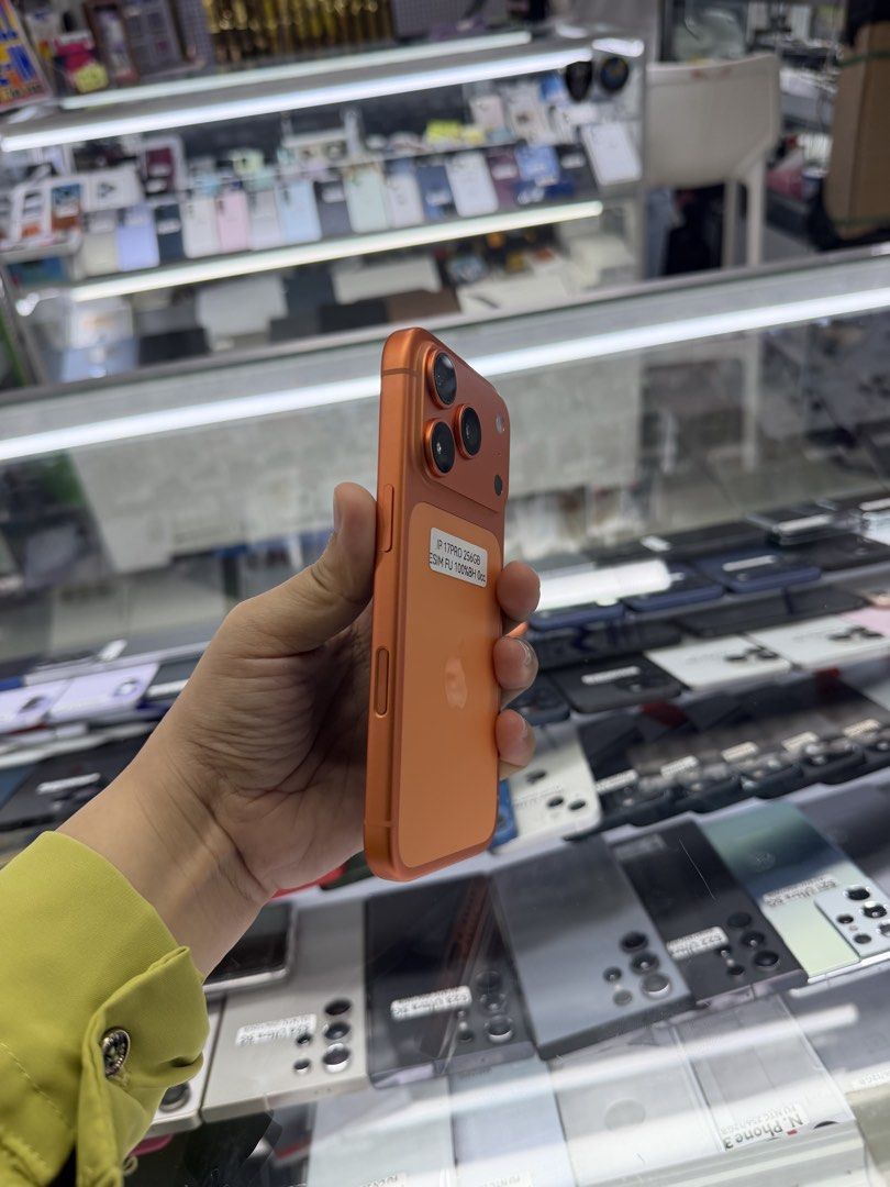 Iphone 17 Pro 256gb Esim 100% BH no issue (Category: iPhone 17 Series) located in San Juan City. Submitted by javedsgadgetshop (Listing ID 1469581861, Image 2). Description: INSTALLMENT OPTIONS : SPAY LATER / GGIVES / CREDIT CARD / SKYRO / HOMECREDIT (BRANDNEW) QUICK INFO! ✖️ ➡️ iphone 17pro ➡️ 256GB ➡️ Orange Color ➡️ US Variant ➡️ 99% Makinis & 100% BH ➡️ Esim Unlock ➡️ WITH FREE CASE AND CHARGER 🤝 We accept swap | Trade - In 💳 We do installm