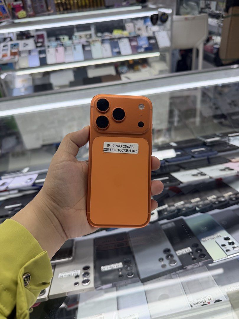 Iphone 17 Pro 256gb Esim 100% BH no issue (Category: iPhone 17 Series) located in San Juan City. Submitted by javedsgadgetshop (Listing ID 1469581861, Image 1). Description: INSTALLMENT OPTIONS : SPAY LATER / GGIVES / CREDIT CARD / SKYRO / HOMECREDIT (BRANDNEW) QUICK INFO! ✖️ ➡️ iphone 17pro ➡️ 256GB ➡️ Orange Color ➡️ US Variant ➡️ 99% Makinis & 100% BH ➡️ Esim Unlock ➡️ WITH FREE CASE AND CHARGER 🤝 We accept swap | Trade - In 💳 We do installm