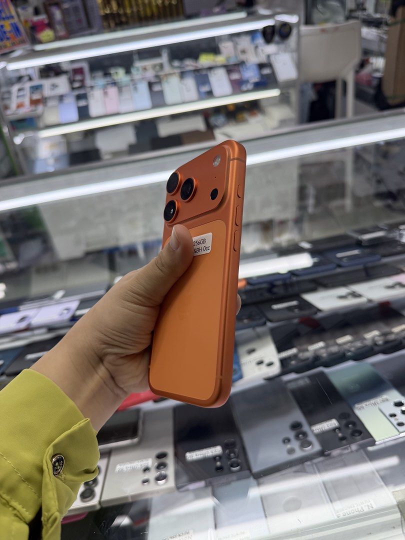Iphone 17 Pro 256gb Esim 100% BH no issue (Category: iPhone 17 Series) located in San Juan City. Submitted by javedsgadgetshop (Listing ID 1469581861, Image 3). Description: INSTALLMENT OPTIONS : SPAY LATER / GGIVES / CREDIT CARD / SKYRO / HOMECREDIT (BRANDNEW) QUICK INFO! ✖️ ➡️ iphone 17pro ➡️ 256GB ➡️ Orange Color ➡️ US Variant ➡️ 99% Makinis & 100% BH ➡️ Esim Unlock ➡️ WITH FREE CASE AND CHARGER 🤝 We accept swap | Trade - In 💳 We do installm