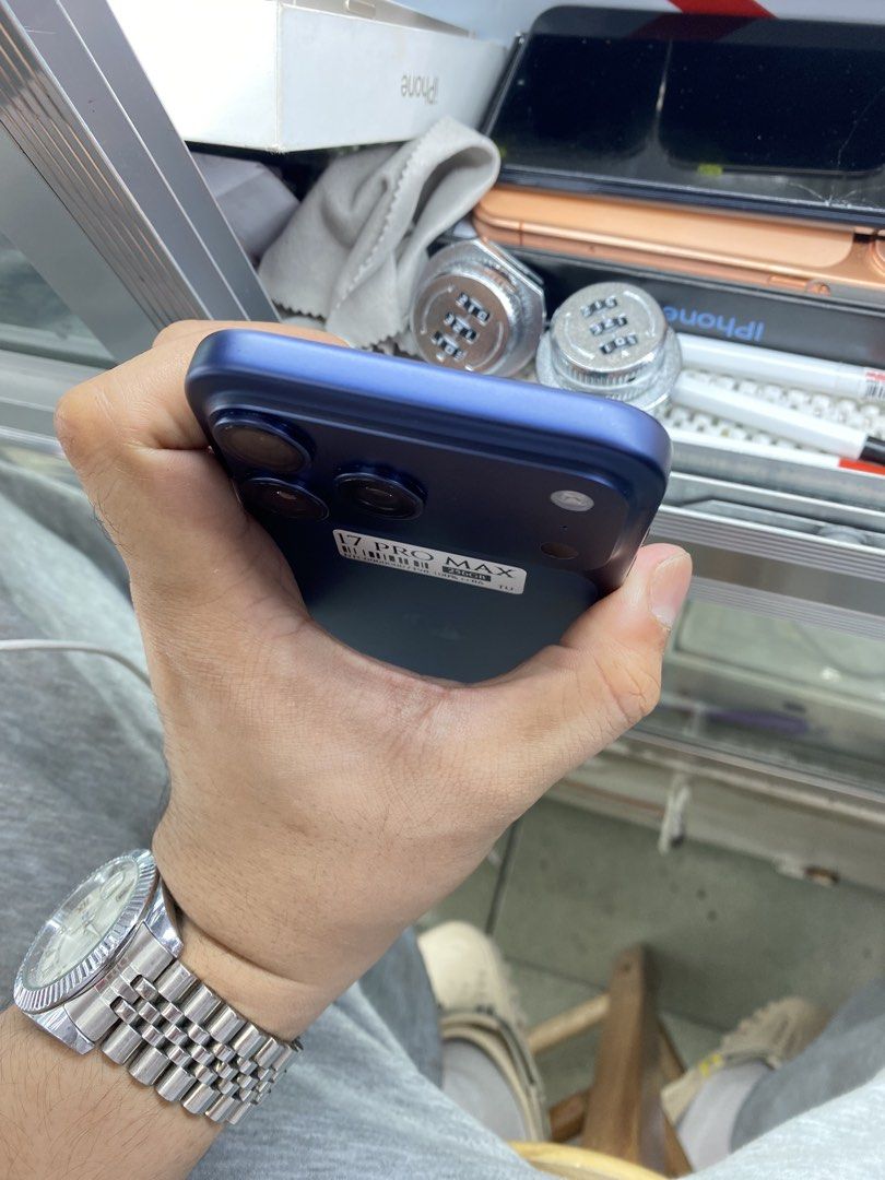 IPHONE 17 PRO MAX | 256GB | W/FREEBIES‼️ (Category: iPhone 17 Series) located in Manila. Submitted by boldlion.4f7f02 (Listing ID 1469623261, Image 3). Description: WITH FREEBIES‼️ Quick Specs : IPHONE 17 PRO MAX ✅256gb ✅NTC Variant ✅100% batt health ✅199CC ✅Factory Unlock ✅100% Smoothness ✅No hidden issue | No Repaired ✅100% Authentic | Not Refurbished ✅w/ store warranty - serial can be check on apple website |Money back if its proven fake ( for