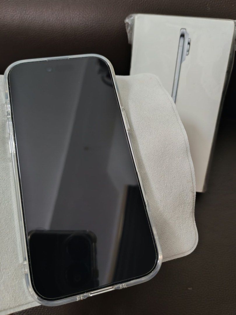 iPhone Air Sky Blue (256GB) and Apple MagSafe Battery Pack (Category: Other Gadgets) located in Las Pinas. Submitted by szntiago (Listing ID 1469733621, Image 3). Description: iPhone Air Sky Blue (256GB) Excellent Condition | 100% Battery Health | Only 6 Battery Cycles | Openline Selling my iPhone Air Sky Blue (256GB), received as a gift from my uncle in Canada and unboxed on October 16, 2026. The phone is barely used since I only use it as a bac