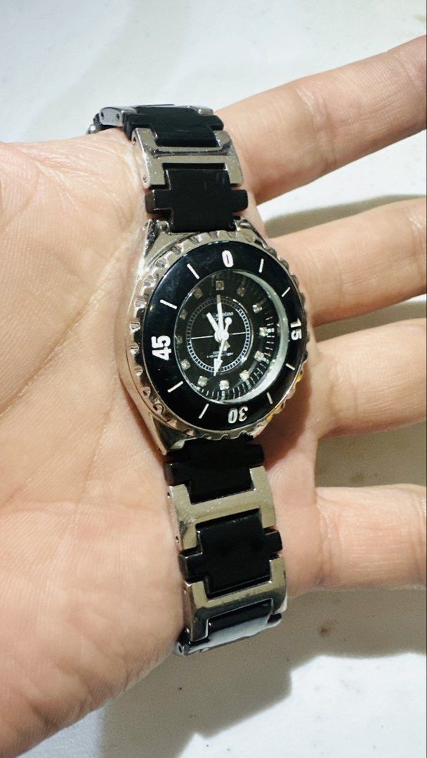 Izax Valentino Paris (Category: Women's Watches) located in Candelaria. Submitted by kabjtc (Listing ID 1469729546, Image 2). Description: .
