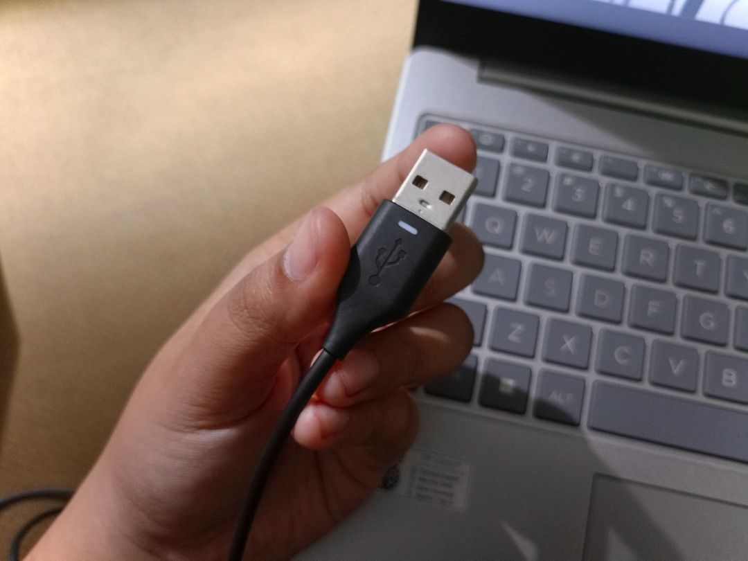 Jabra Evolve2 50 - USB-A - Bluetooth capable - Noise cancelling (Category: Headphones & Headsets) located in Taguig. Submitted by calmthypalm (Listing ID 1469683345, Image 2). Description: Black with clean padding and only very lightly used. Comes with a felt pouch for storage..
