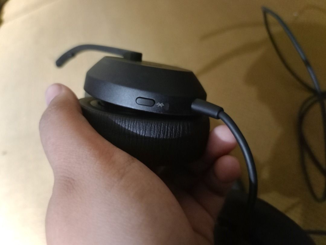 Jabra Evolve2 50 - USB-A - Bluetooth capable - Noise cancelling (Category: Headphones & Headsets) located in Taguig. Submitted by calmthypalm (Listing ID 1469683345, Image 3). Description: Black with clean padding and only very lightly used. Comes with a felt pouch for storage..