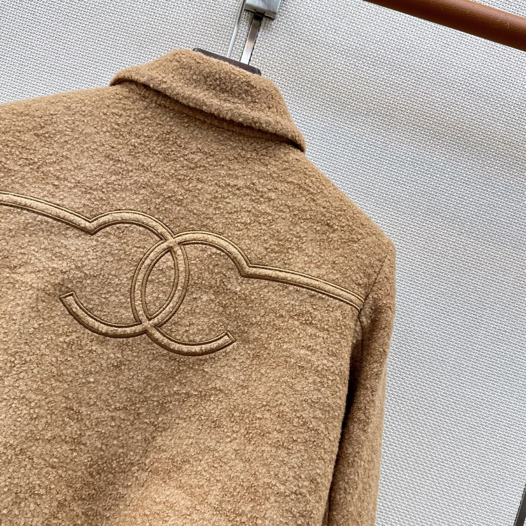 Jacket vugg7 (Category: Coats, Jackets and Outerwear) located in Singapore. Submitted by yejasmine (Listing ID 1469733924, Image 6). Description: .