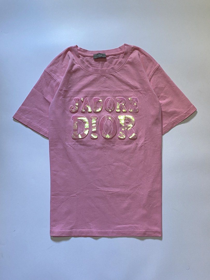 J’adore Dior Pink Tee (Category: Shirts) located in Manila. Submitted by lexia_swrdrbfinds (Listing ID 1469700518, Image 1). Description: ⋆ 𐙚 ̊ J’adore Dior Pink Tee 🌸 𝓈𝒾𝓏ℯ ℴ𝓃 𝓉𝒶𝑔: xs 🩷 𝓁ℯ𝓃𝑔𝓉𝒽: 24 🌷 𝓌𝒾𝒹𝓉𝒽: 18 🎀 𝒸ℴ𝓃𝒹𝒾𝓉𝒾ℴ𝓃: 10/10 🫧 𝒻𝓁𝒶𝓌𝓈: none 𝓅𝓇𝒾𝒸ℯ: 399 ✦ 𝓅𝓁𝓊𝓈 𝓈𝒽𝒾𝓅𝓅𝒾𝓃𝑔 𝒻ℯℯ.