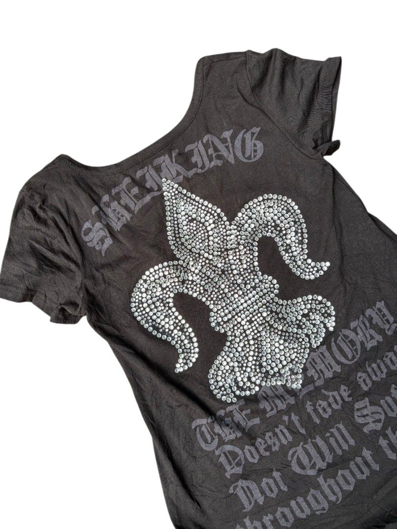 Japanese Rhinestones Graphic Top (Category: Others Tops) located in Davao. Submitted by wildhearts121 (Listing ID 1469637968, Image 3). Description: FREE SIZE Excellent Flaw: countable missing sequins (minimal).