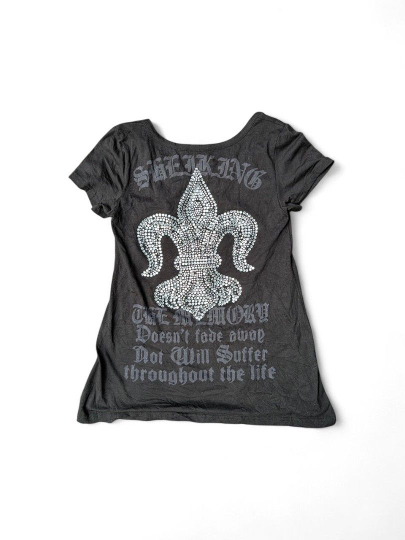 Japanese Rhinestones Graphic Top (Category: Others Tops) located in Davao. Submitted by wildhearts121 (Listing ID 1469637968, Image 1). Description: FREE SIZE Excellent Flaw: countable missing sequins (minimal).