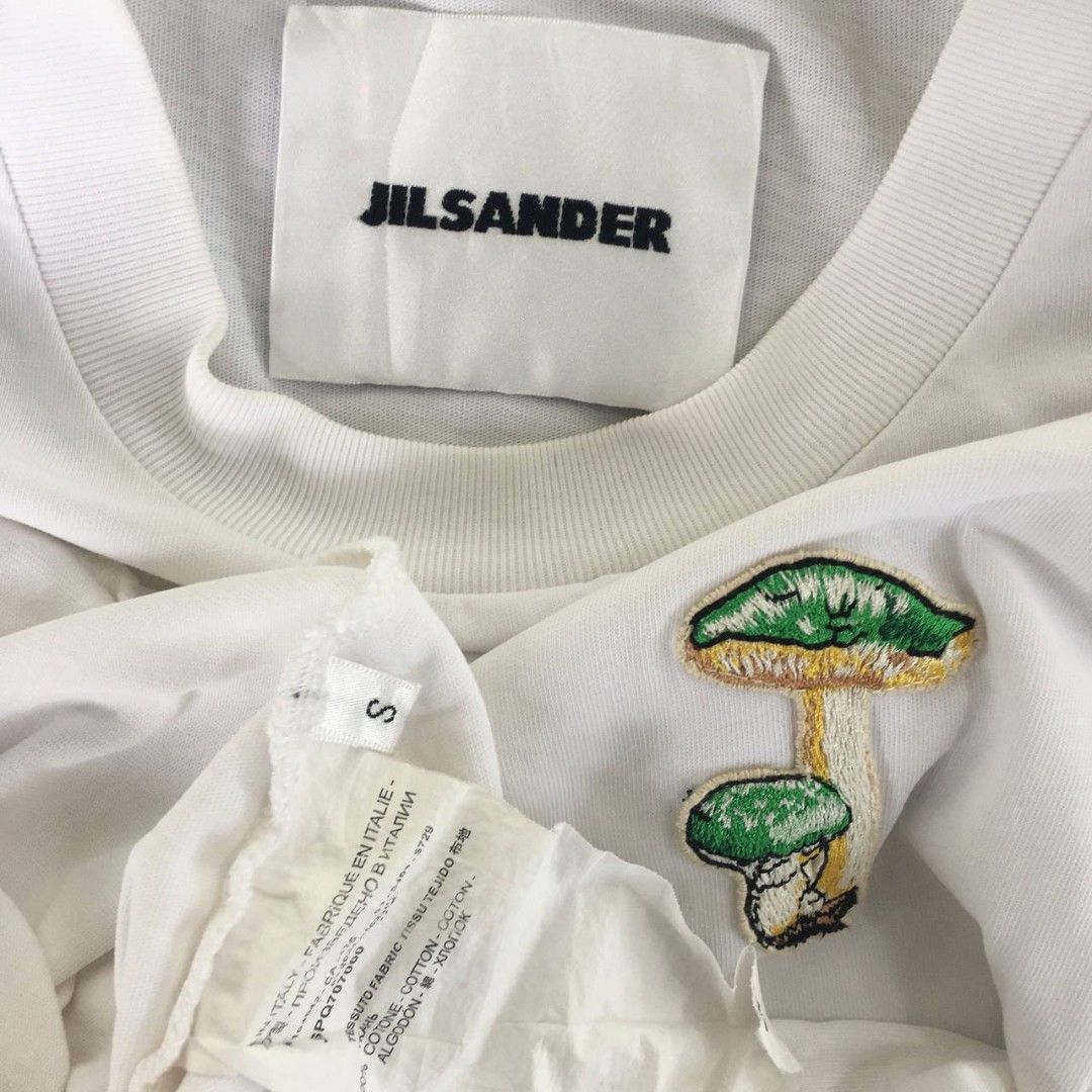 Jil Sander Mushroom Patch Tee💎 (Category: Tshirts & Polo Shirts ) located in Manila. Submitted by lootsnigaw66 (Listing ID 1469633426, Image 3). Description: size S best fit medium Excellent condition P850 freeshipping.