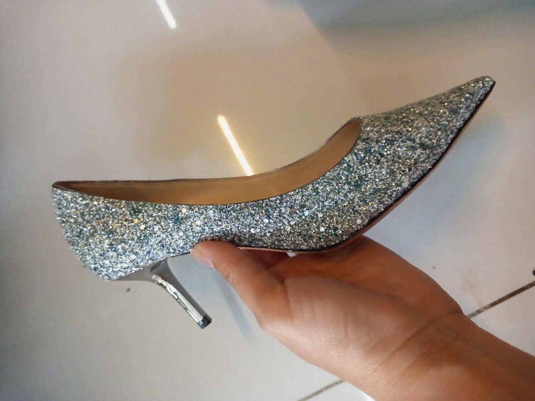 JIMMY CHOO GLITTER PUMPS (Category: Heels) located in Bulacan. Submitted by joanagwen (Listing ID 1469625294, Image 3). Description: 34.5 on tag Kasya 35 (Qng slim paa Keri pa 35.5 (With outsole protector installed na din).