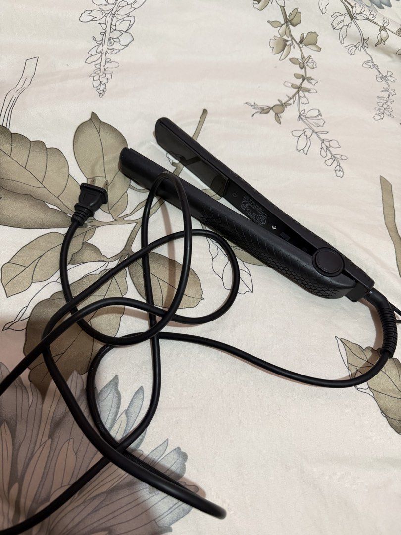 Jml ceramic straightener (Category: Hair) located in Taguig. Submitted by chen.preloveddd (Listing ID 1469738973, Image 1). Description: Selling my preloved hair straightener from watsons with some issues but still in good condition. Kindly check the pics for details also the last part are the issues. 📍Taguig south signal village.