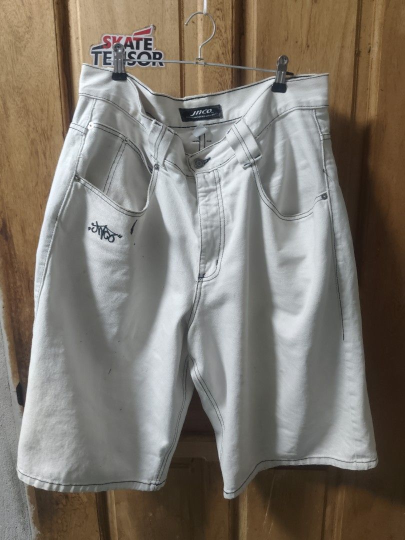 Jnco Short Size 36 (Category: Shorts) located in Tuguegarao City. Submitted by xiraaaaa (Listing ID 1469720005, Image 1). Description: 36 25 13.5 issue paint stain and need wash.