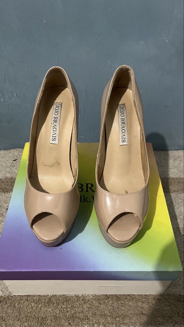 Jojo Bragais Samber (Category: Heels) located in San Fernando. Submitted by igotlooove (Listing ID 1469681346, Image 1). Description: Jojo Bragais Samber Comes with box 6 inches heel height Shipping fee will be shouldered by buyer Rfs: Quit pageant.