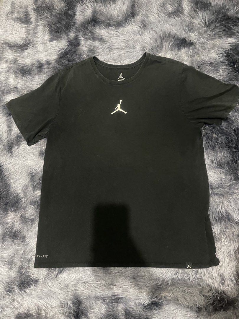 Jordan center logo (Category: Formal Shirts) located in San Jacinto. Submitted by clothcartelph (Listing ID 1469661373, Image 1). Description: Size: 2xl Dimes: 21/28 Width: 21 Length: 28 Issue: ~ Color rate: 8.5/10.