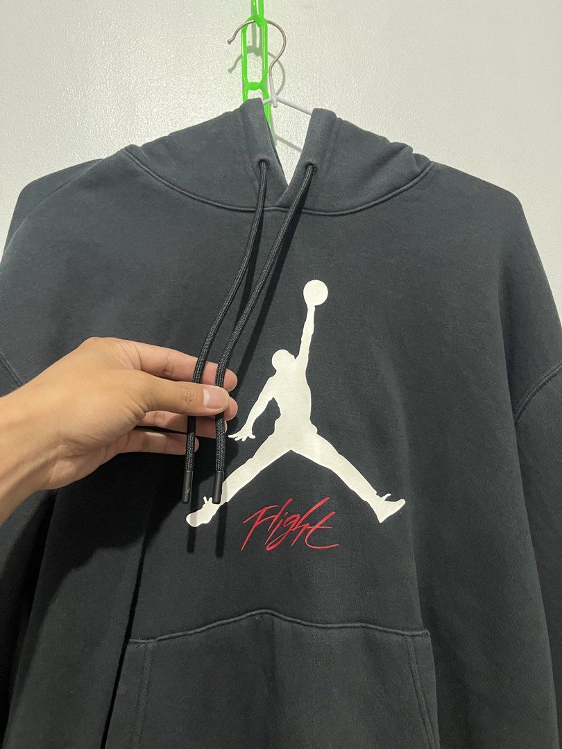 Jordan flight hoodie (Category: Activewear) located in Cebu City. Submitted by thrift.sht (Listing ID 1469698526, Image 2). Description: 🔥 JORDAN FLIGHT HOODIE🔥 Brand: Jordan - Flight (Jumpman) Size: L-XL (Oversized fit) Color: Black - Deep pa! Condition: 9/10 - Goods kaayo! DETAILS: ✅ Big Jumpman logo - No crack! ✅ Flight signature print - Rare design! ✅ No issue - No pinhole, no fade! ✅ Kangaroo pocket, hood, drawstring all goods! 📍Cebu City