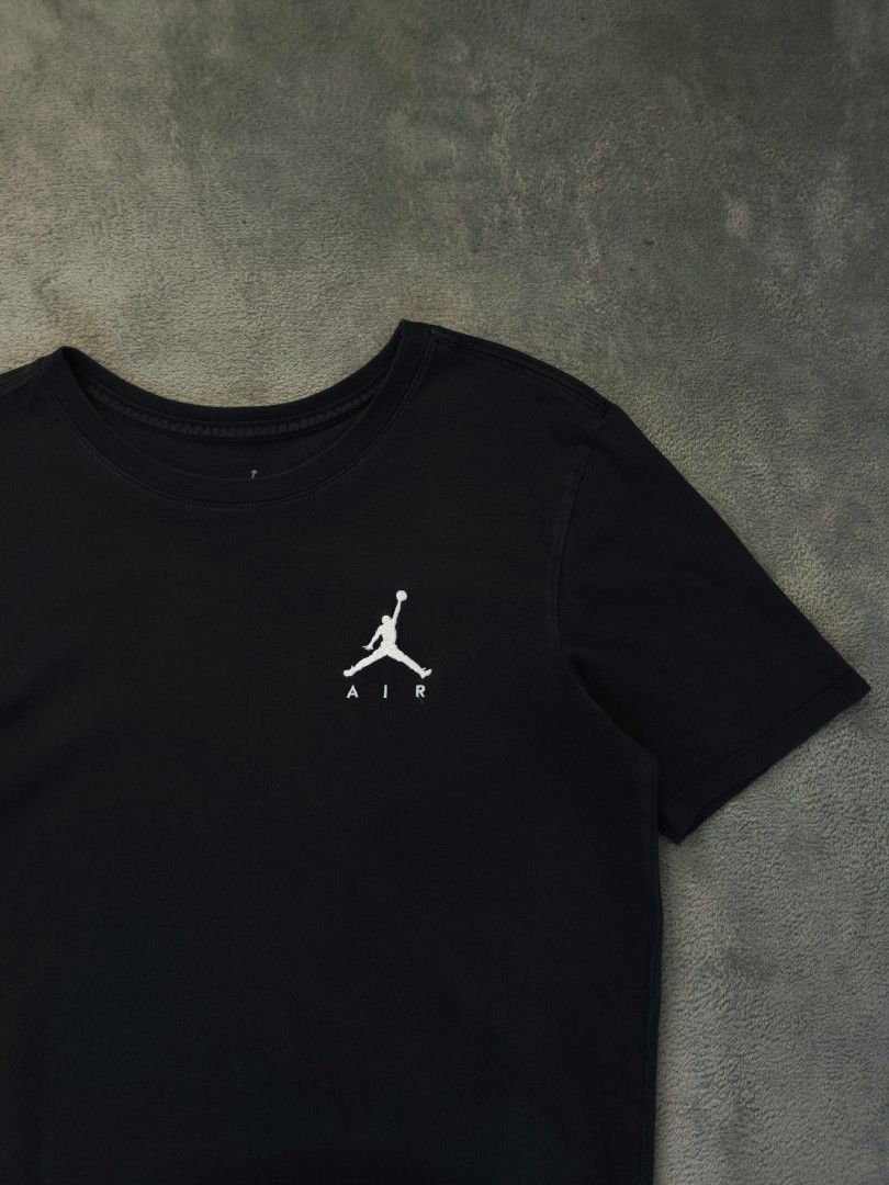 Jordan Jumpman Air Tee (Category: Tshirts & Polo Shirts ) located in Ozamiz City. Submitted by thriftedzyll (Listing ID 1469687536, Image 3). Description: ‎"Details" ‎Color rate: 10/10 ‎Condition: 10/10 ‎Issues: none ‎ ‎"Measurements (inches)" ‎Length: 27.5 ‎Width: 18 ‎ ‎"Size" ‎S on tag - fit to S.