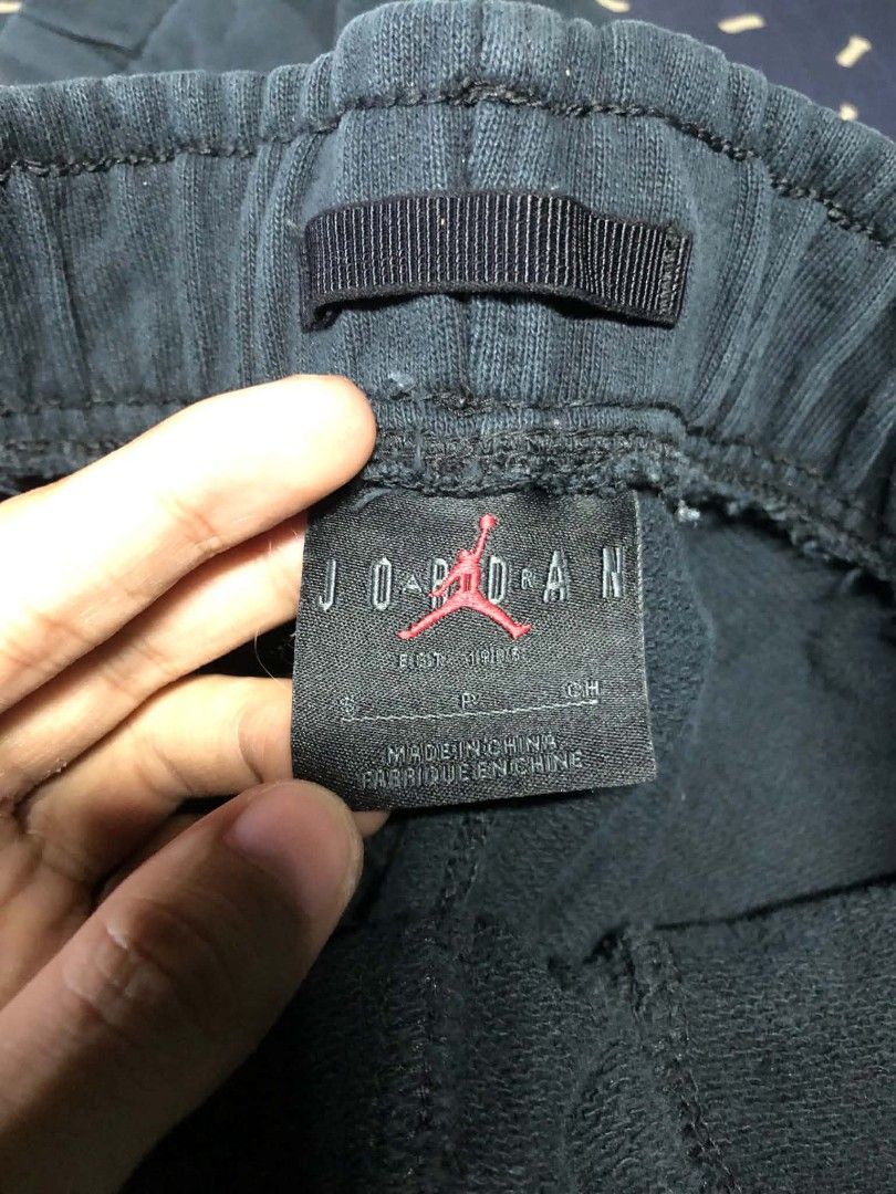 Jordan Jumpman Black Jogger Sweatpants Drawstring Cuffs (Category: Joggers) located in Manila. Submitted by thriftnipaps (Listing ID 1469686316, Image 3). Description: - Color: Dark grey with a contrasting black drawstring - Branding: Signature white Jordan Jumpman patch on the left thigh - Comfort: Soft fleece lining for warmth and cozy wear - Features: Two functional side pockets and snug ribbed ankle cuffs - Condition: Great for casual streetw