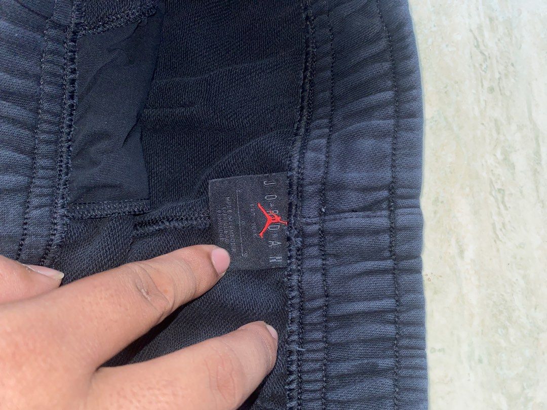 JORDAN SWEATSHORT (Category: Shorts) located in Dipolog. Submitted by bryant_thrift (Listing ID 1469584846, Image 3). Description: DIMES WAIST:28-34 LENGHT:17 HEM:12 GOOD CONDITION COLOR RATE:8.8/10 READY TO WEAR AUTHENTIC/COMPLETE TAGS.