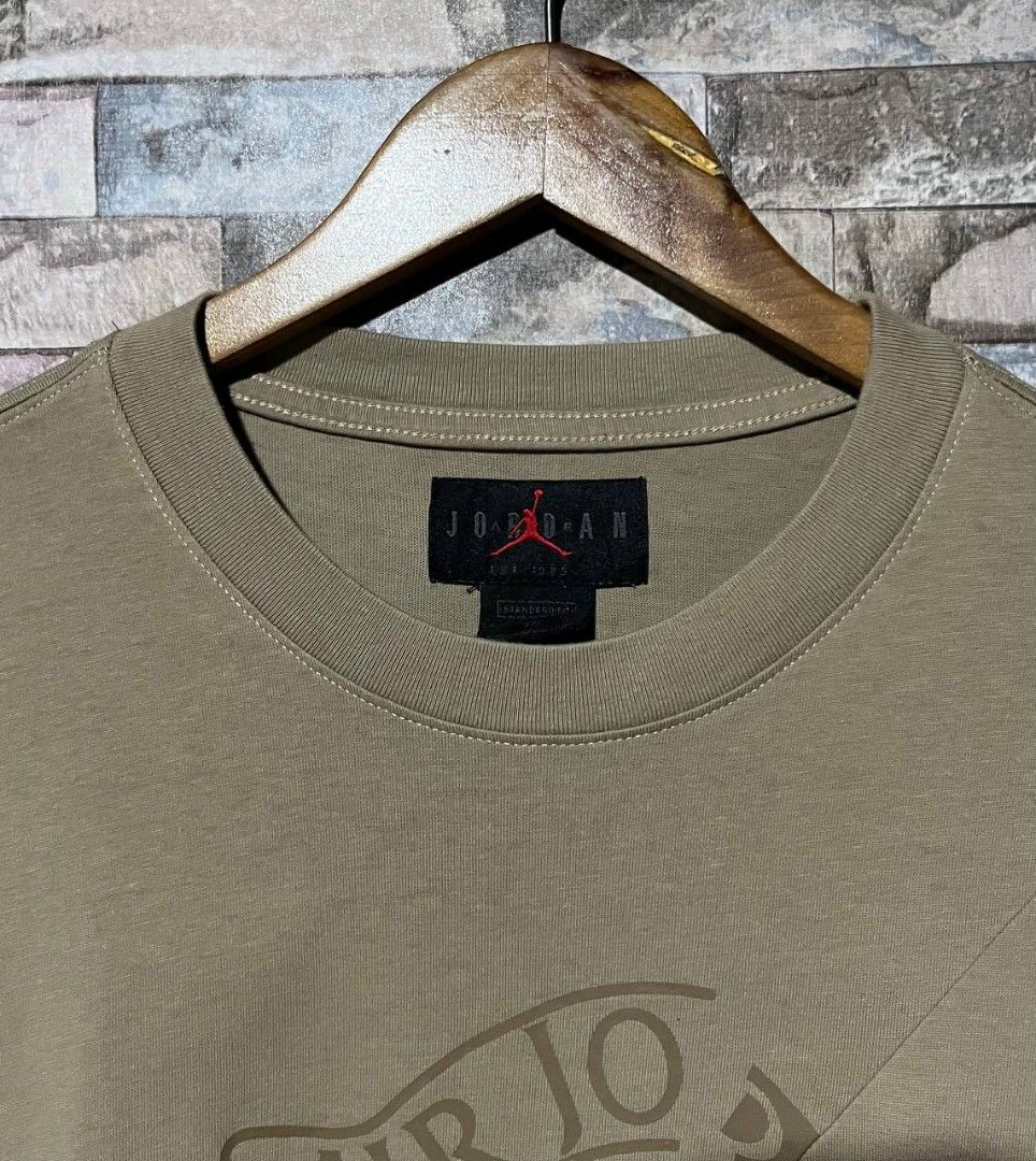 JORDAN x TRAVIS SCOTT TEE (Category: Tshirts & Polo Shirts ) located in Caloocan City. Submitted by wewearworn (Listing ID 1469576692, Image 3). Description: XL Best Fit 23 x 29 Excellent No Issues 9.5/10 Color Rate.