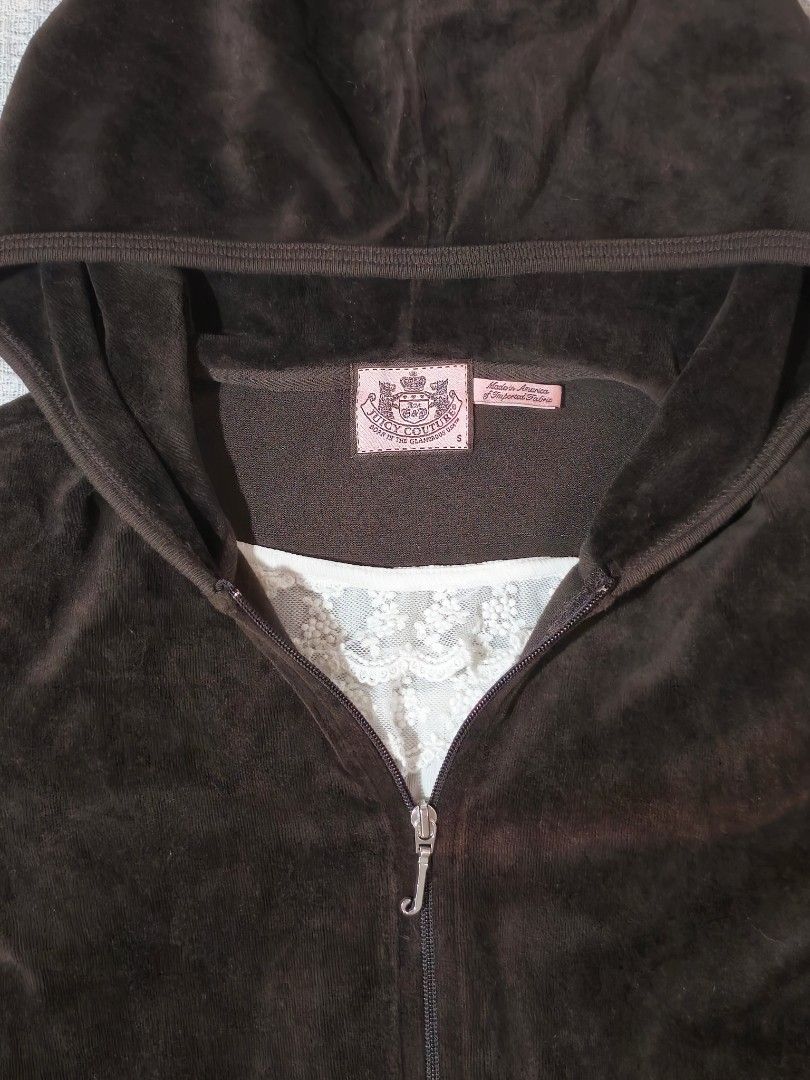 Juicy Couture Velour Brown Jacket (Category: Coats, Jackets and Outerwear) located in Manila. Submitted by vintage_revo.ph (Listing ID 1469577636, Image 3). Description: 👕Top Mine: ₱ 799 ‎ ‎🛍 + Shipping fee ‎✨️ PLEASE READ guidelines before buying ‎📷 Once acknowledged “yours” please dm me your order form + screenshot of the item.