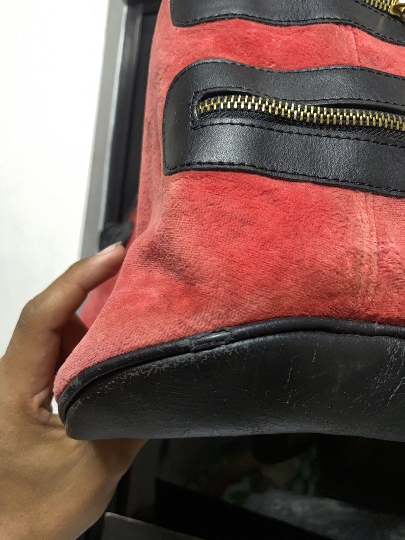 Juicy Couture Velour HandBag (Category: Tote Bags) located in Davao. Submitted by workmensph (Listing ID 1469656944, Image 3). Description: .