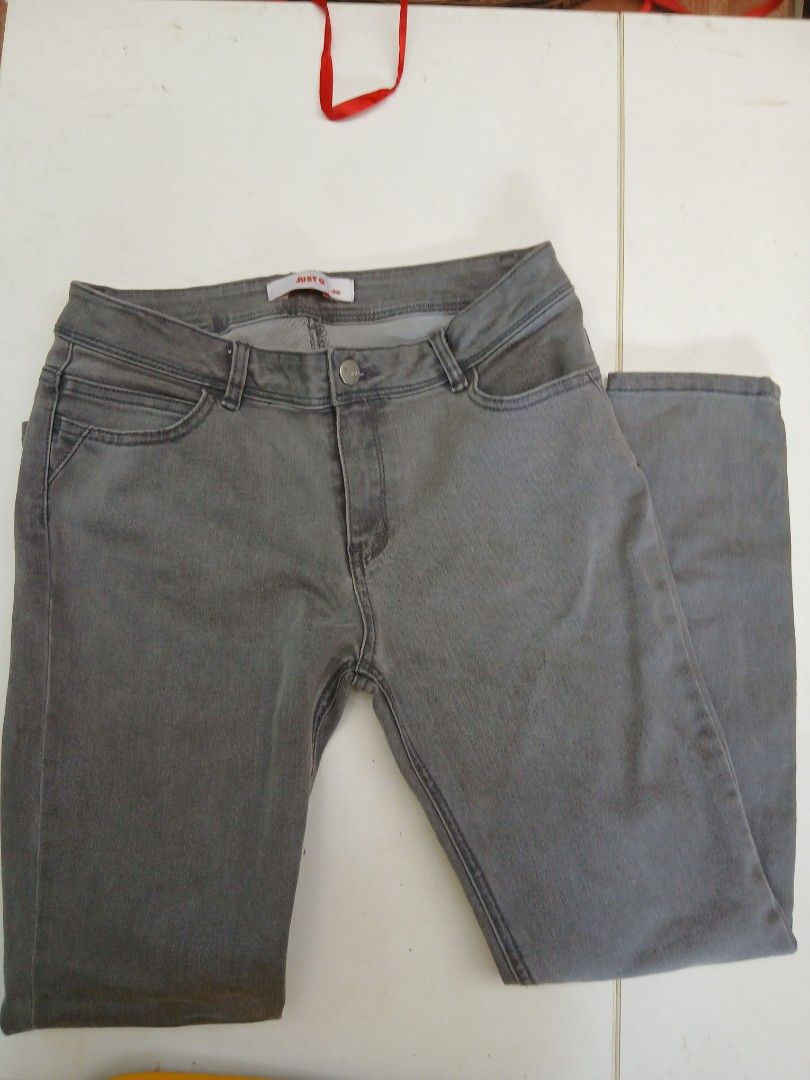 Just G Grey Jeans Size 36 (Category: Jeans) located in Cainta. Submitted by chickennuggirl (Listing ID 1469380161, Image 1). Description: - Brand/Style: Just G grey denim jeans - Size: 36 - Fit: Standard fit through the leg - Design: Classic five-pocket style with button closure and belt loops - Color: Neutral solid grey wash, easy to style with any top or shoes - Condition: Excellent, ready to wear.