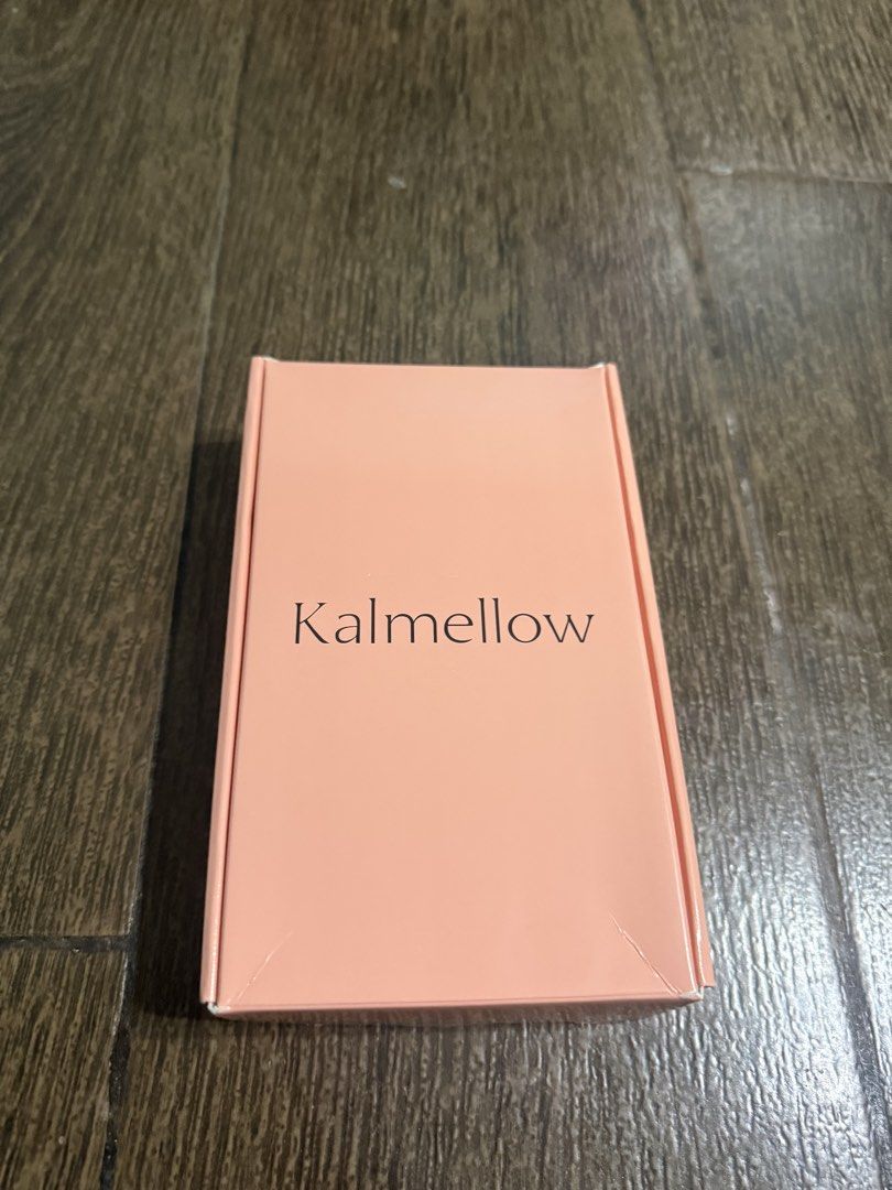 Kalmellow Korean cosmetic set boxed (Category: Fragrance & Deodorants) located in Quezon City. Submitted by thegoodstuff_ph (Listing ID 1469597654, Image 1). Description: Sprayed 2x to try Similar scent profile with Valaya.