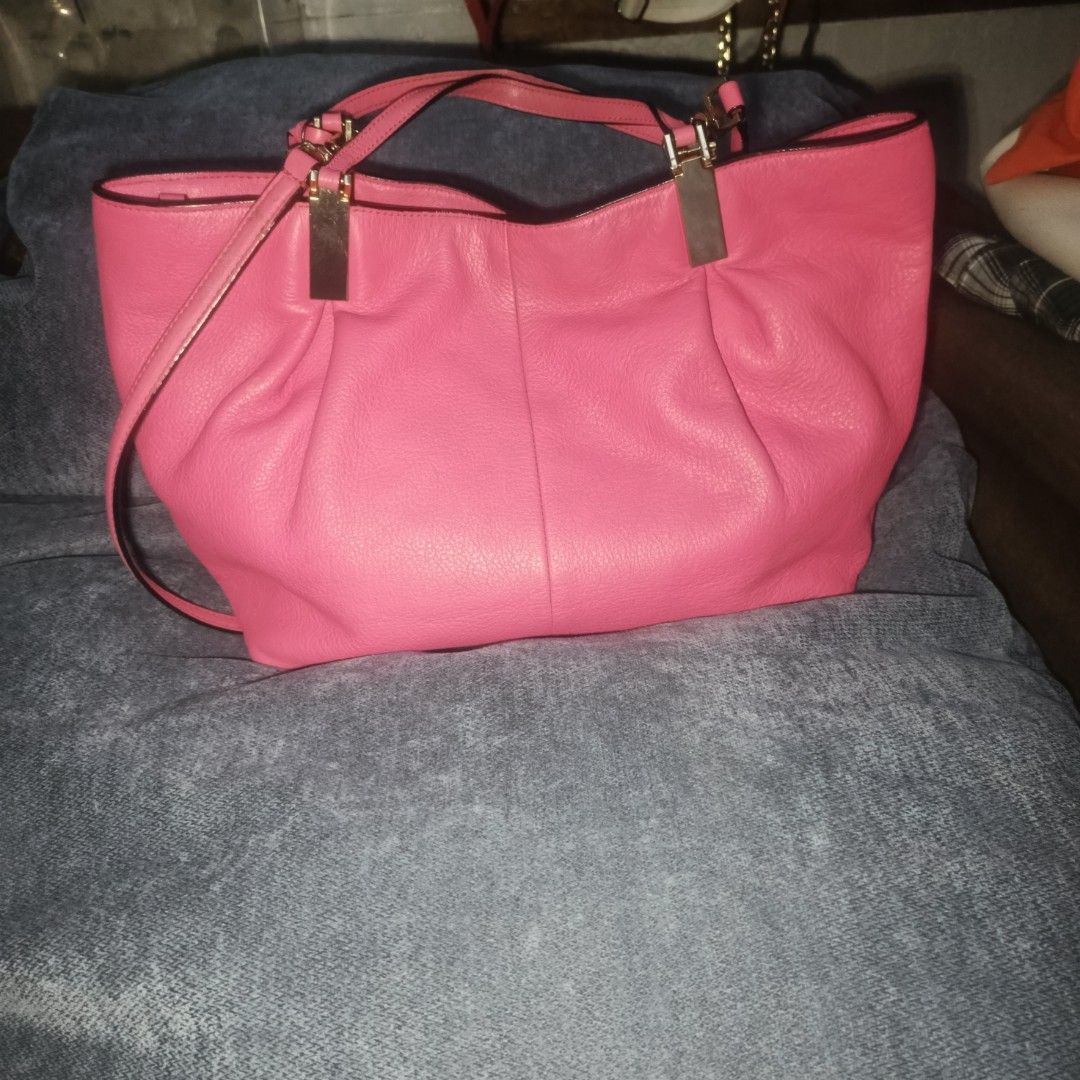 Kate Spade (Category: Luxury Bags & Wallets) located in Urdaneta. Submitted by bernalyn25 (Listing ID 1469749341, Image 2). Description: - Kate Spade 2 way bag ( shoulder or handbag) - Intact rubber lining - Has some rubs on edges but unnoticeable - Clean interior - Very good condition.