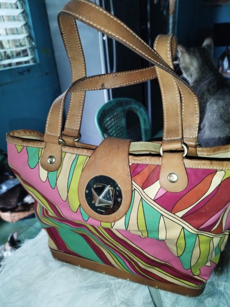 Kate Spade Colorful Pattern Tote Bag (Category: Tote Bags) located in Rizal. Submitted by purplemon117.8 (Listing ID 1469585152, Image 1). Description: niceeeeeee3eeenihpa 📌vibrant pa kulay may maLiit lng paranG coLoR tRans,pero di hlata 📌unEven skin tone ng leatheR esp sa lipS 📌lam mo na gamit,need wash cGuRo📌soLid pa un Wood nya.