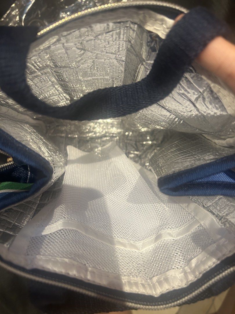 Kate Spade Lunch Bag (Category: Tote Bags) located in Manila. Submitted by puretiger_d72ea3 (Listing ID 1469646590, Image 3). Description: .