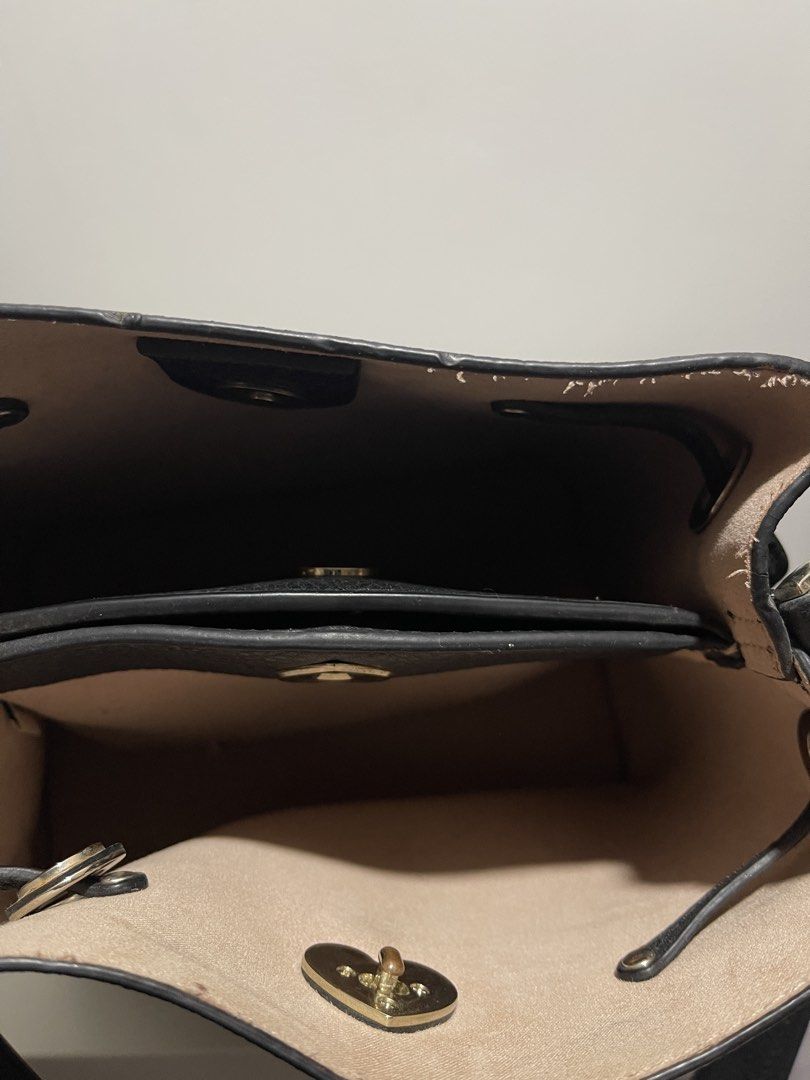 Kate Spade Marti Large Bucket Bag (Category: Purses & Pouches) located in Angeles City. Submitted by xiaobuy (Listing ID 1469744989, Image 3). Description: .