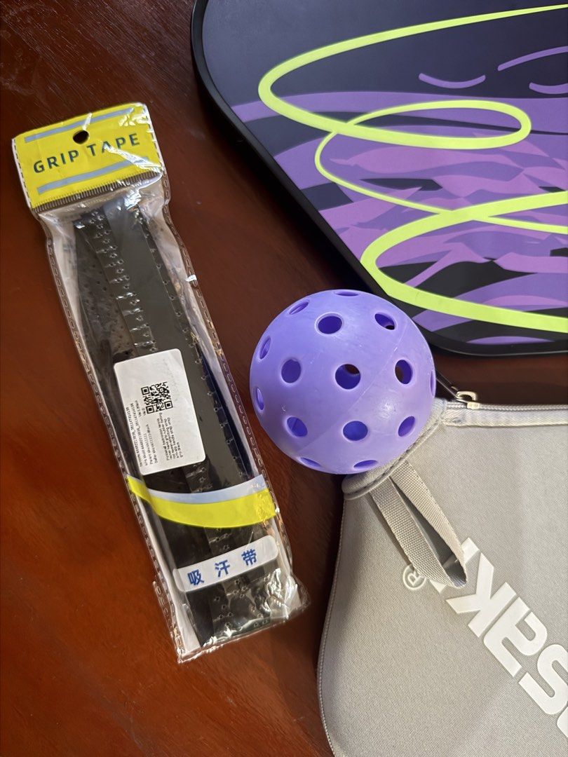 Kawasaki Pickleball Paddle (Category: Racket and Ball Sports) located in Balanga. Submitted by jonacpf27 (Listing ID 1469672587, Image 3). Description: For sale - price is negotiable Kawasaki Galaxy Pickleball Paddle with paddle cover FREE: 2 ball & 1 extra hand grip Used twice only, walang galos RFS. Mag switch na sa hiking era 😅 Location: Bataan Meet up: Balanga, Orion & Mariveles Bilhin niyo na hindi na nagagamit naka tabi nalang sa drawer, n