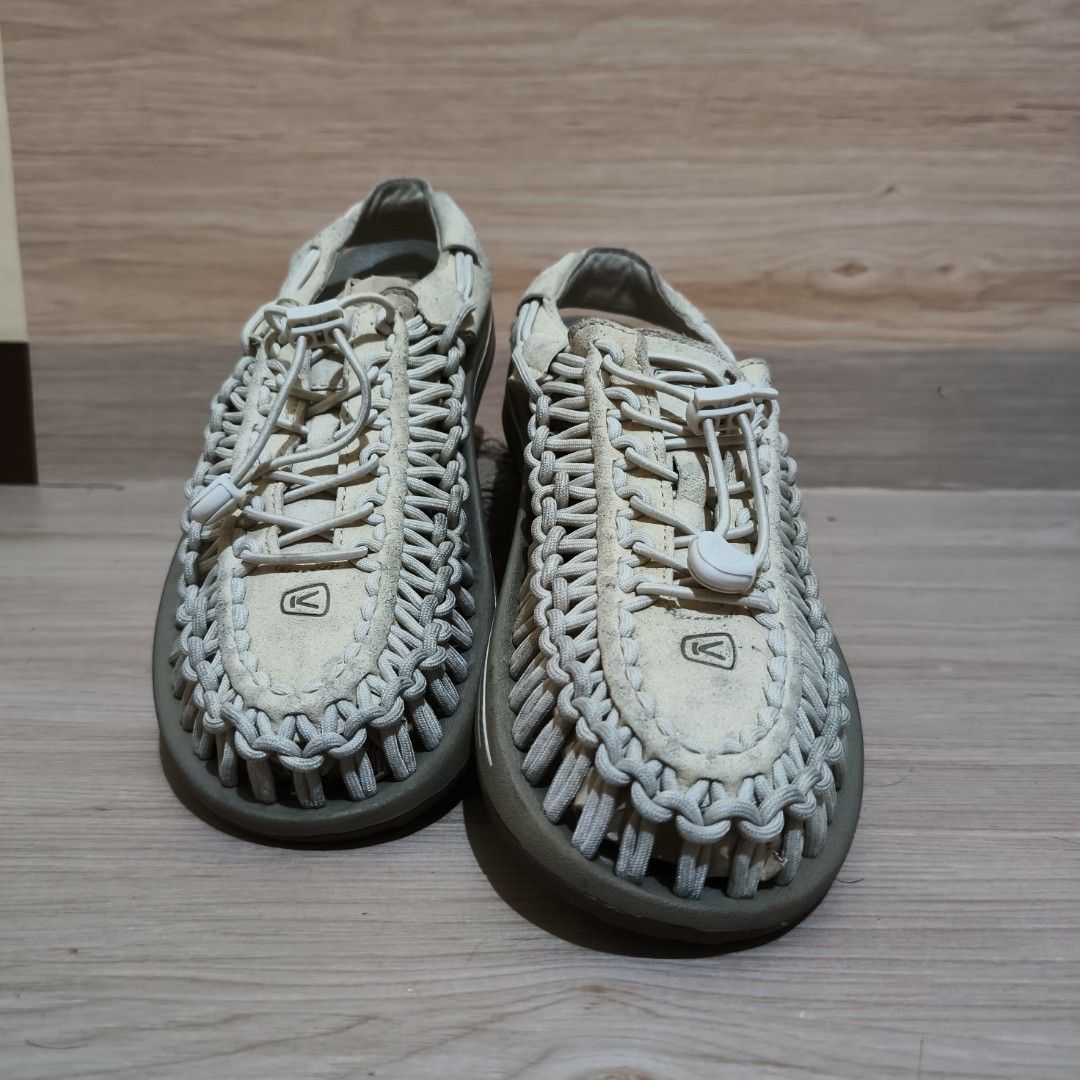 KEEN UNEEK (Category: Casual Shoes) located in Marikina City. Submitted by thrift.ni.furugi (Listing ID 1469625028, Image 3). Description: size US9 EU42 27cm keen uneek..