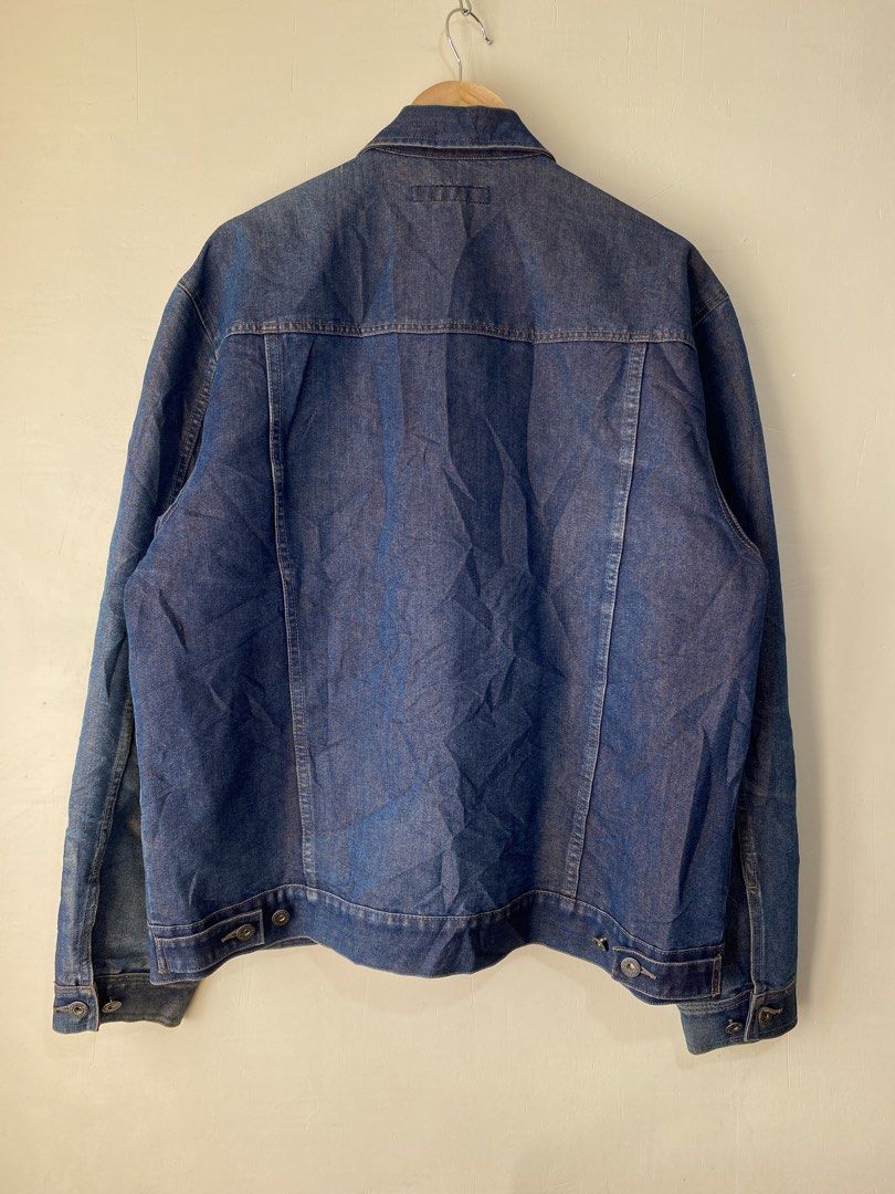 KENNETH COLE,Dark-wash denim jacket (Category: Coats, Jackets and Outerwear) located in Cavite. Submitted by jc_thrift95 (Listing ID 1469660718, Image 2). Description: - a dark-wash blue denim trucker jacket featuring a point collar, dual chest flap pockets with button closures, lower welt pockets, and a button-front placket. - Made in Hongkong - L- 28 inch - W- 25 inch - Color rate 8/10 - See picture details for dimes..