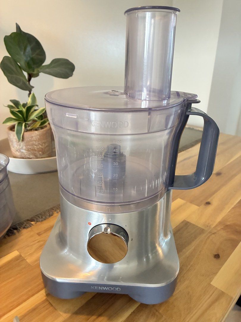 Kenwood MultiPro FPM25 Food Processor Complete Set (750W) (Category: Juicers, Blenders & Grinders) located in Manila. Submitted by purepenguin_4d3eaa (Listing ID 1469652334, Image 3). Description: Kenwood MultiPro FPM25 Food Processor Complete Set (750W) Excellent working condition. Complete multifunction kitchen system with all major attachments included. ✅ 750W Kenwood MultiPro FPM25 base unit ✅ Large food processor bowl with lid & pusher ✅ Gla
