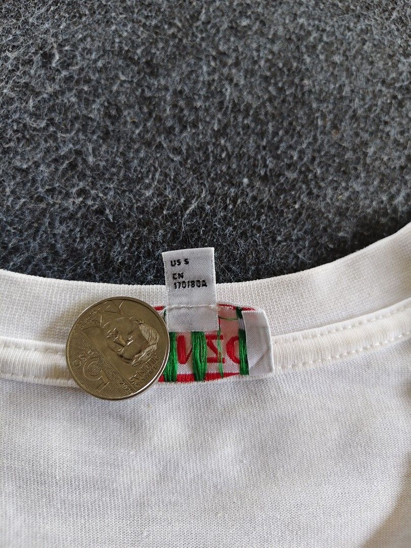 Kenzo (Category: Formal Shirts) located in Mati. Submitted by gilfrancis98974 (Listing ID 1469645821, Image 3). Description: vgood condi need wash issue stain/minimal hairline 21x29.5.