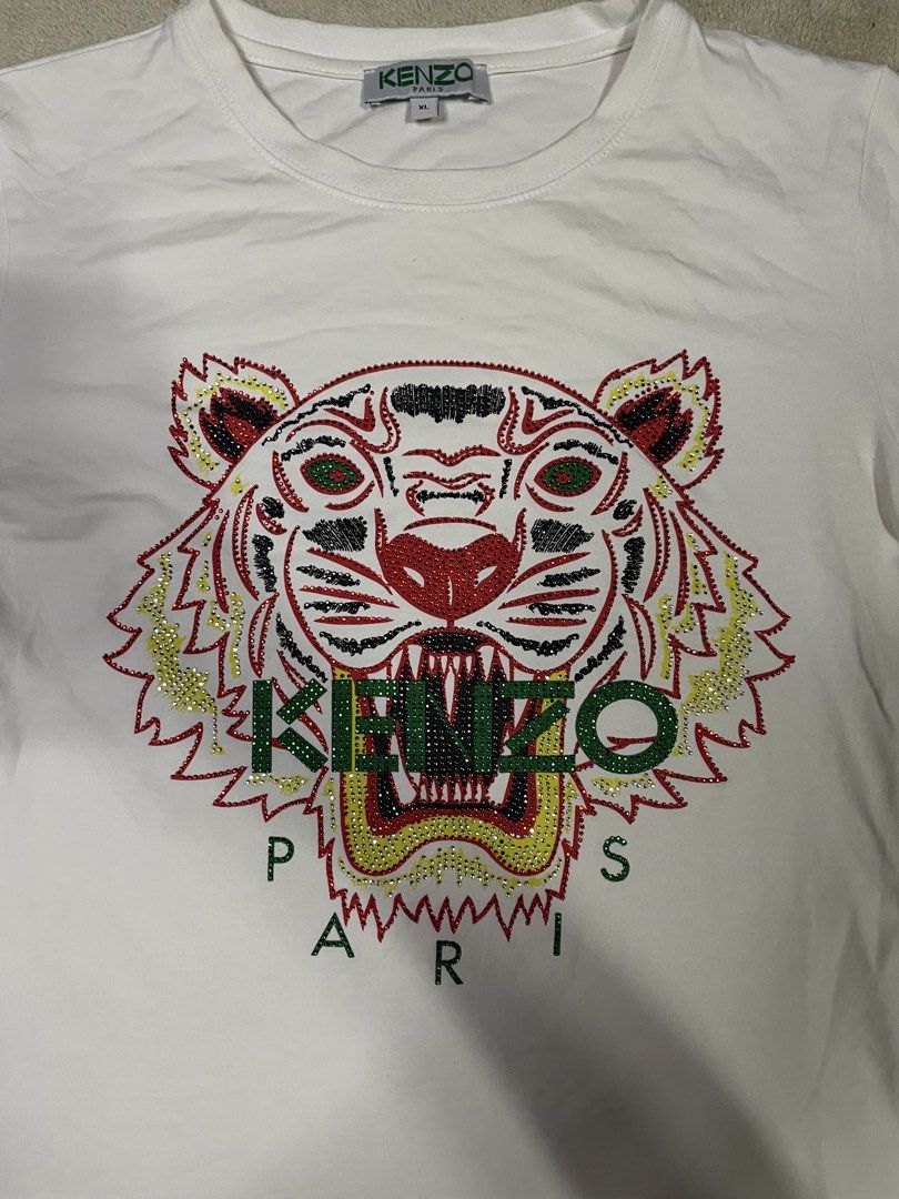 Kenzo Tiger Head Motif (Category: Luxury Apparel) located in Bacoor. Submitted by southhustlaaaaa (Listing ID 1469621523, Image 2). Description: Kenzo Tiger Head Motif authentic size: xl on tag length: 23 inches width: 18 inches issue:none❌ excellent condition.