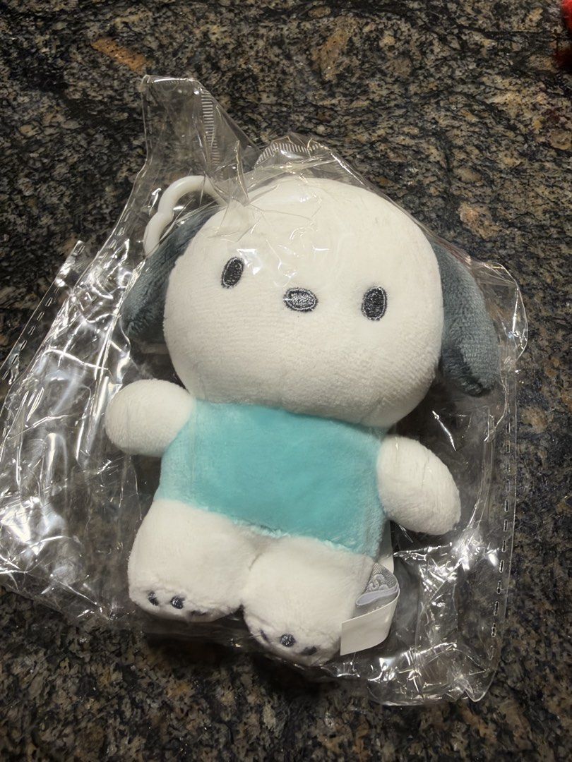 keychains (Category: Plushies & Soft Toys) located in Singapore. Submitted by abbylim_08 (Listing ID 1469725249, Image 5). Description: price negotiable, dm me for pricing! only meet-ups available.