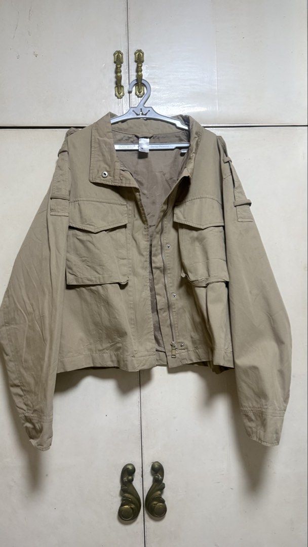 Khaki Utility Jacket Size 14 (Category: Coats, Jackets and Outerwear) located in Makati City. Submitted by mbcab (Listing ID 1469684992, Image 2). Description: - Brand: Anko - Size: 14 (Fits XL-XXXL) - Color: Khaki (Solid neutral) - Closure: Full zip with snap buttons - Details: Multiple front flap pockets, shoulder epaulets, smooth inner lining - Condition: Clean overall shape, perfect for everyday wear - Bought in Australia Aug26.