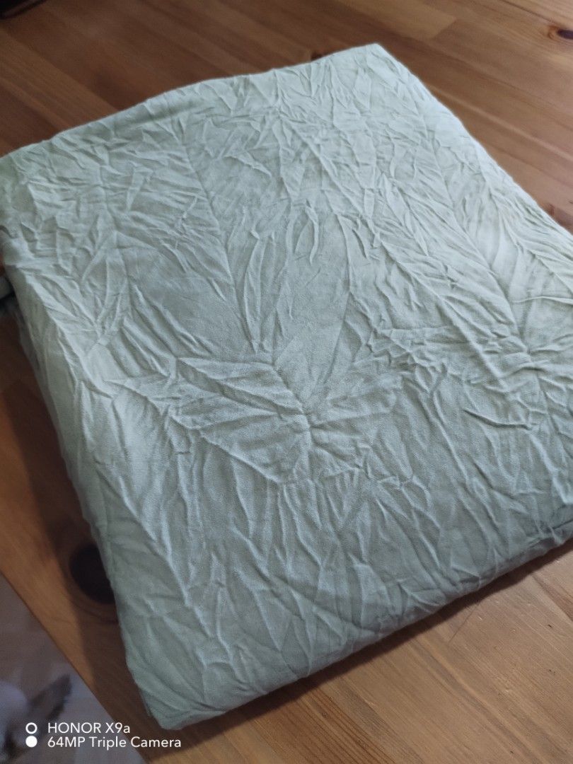 King Size Flatsheet( 100 % Cotton) (Category: Bedding & Towels) located in Muntinlupa City. Submitted by arciagamaryann68 (Listing ID 1469594289, Image 1). Description: - Product: King Size Flatsheet - Material: 100% Cotton - Brand: Select Comfort - Color: Sage Green - Features: Breathable, soft texture with a casual crinkled design that requires no ironing - Care Instructions: Wash in cold water on a delicate cycle with mild detergent, tumble dr