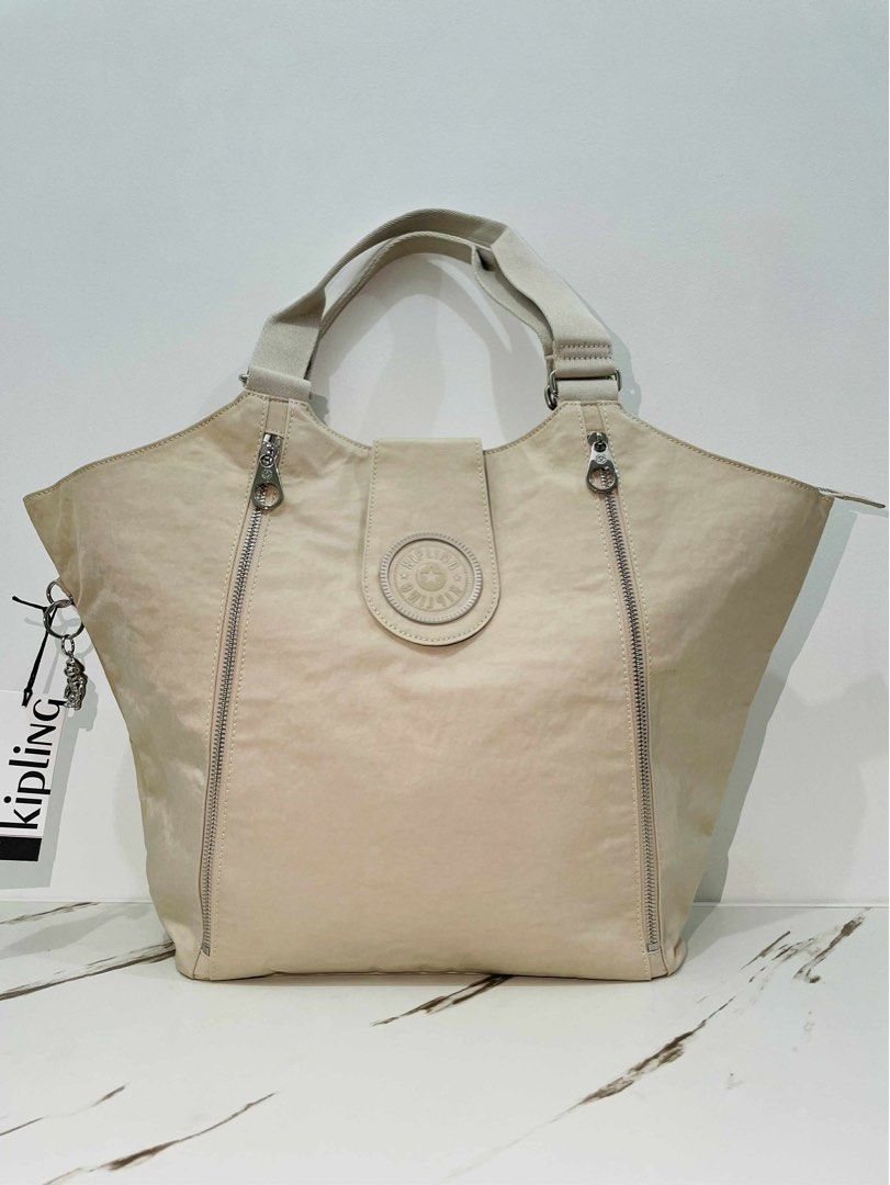 Kipling Recicely Tote bag - biege (Category: Tote Bags) located in Cebu City. Submitted by regssabuero (Listing ID 1469590553, Image 1). Description: Authentic kipling Has hologram sticker for authentication We accept LBC COp.