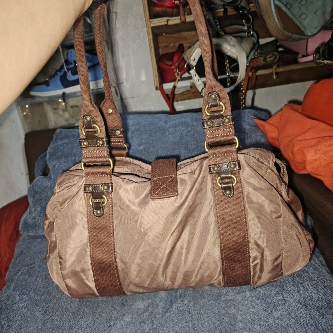 Kipling vintage shoulder bag (Category: Luxury Bags & Wallets) located in Urdaneta. Submitted by bernalyn25 (Listing ID 1469749696, Image 2). Description: - Vintage Kipling bag - Super clean interior and exterior - Has unnoticeable flaw ( see last 2 pics) - Aside from the flaw it can pass as new - Lightweight.