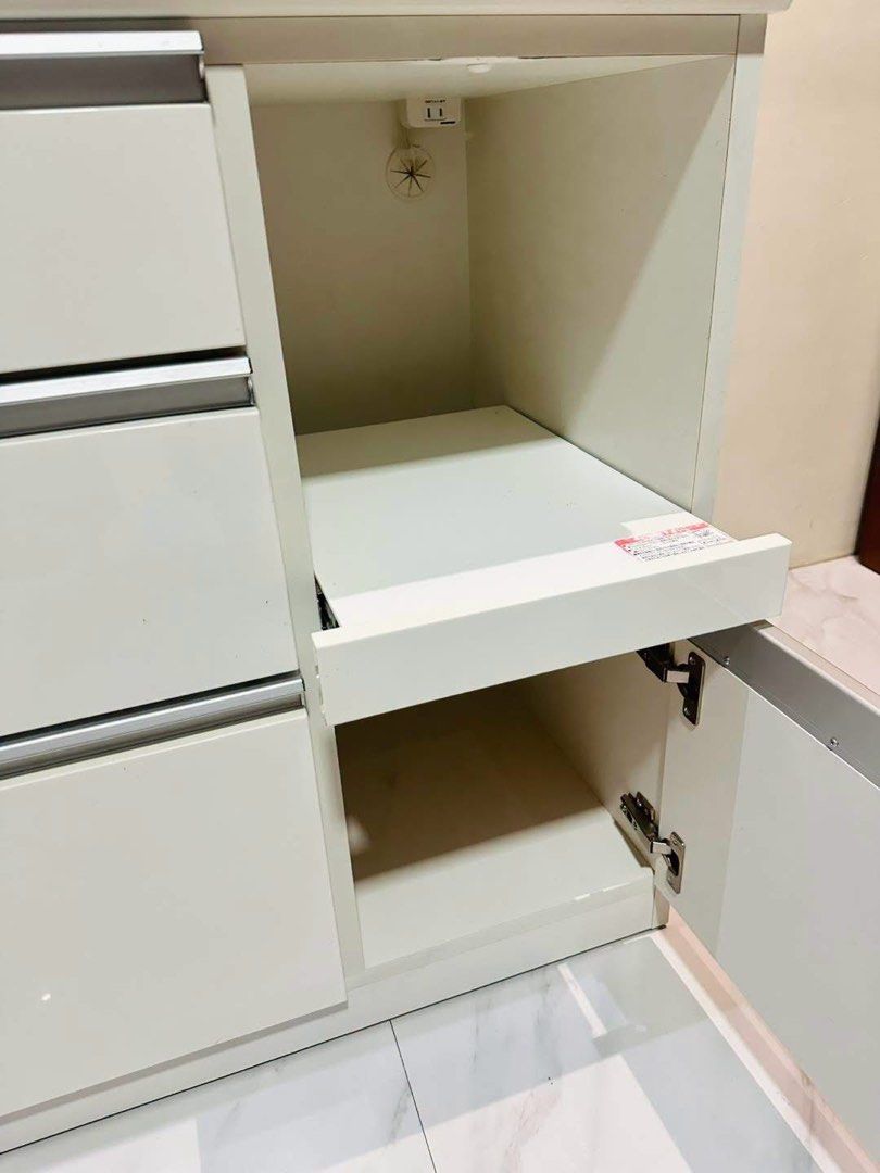 KITCHEN CABINET (Category: Announcements) located in Manila. Submitted by nanzkie_2015 (Listing ID 1469652122, Image 3). Description: White Kitchen Counter *duco finish *soft-close drawers +built-in power outlet *good as new W47in x D20in x H33.5in.